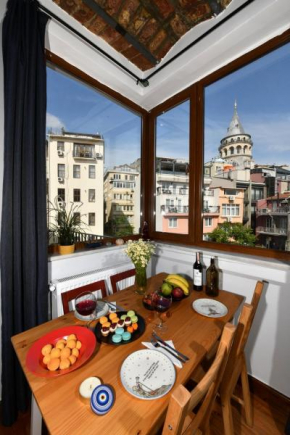 Galata Tower Is Almost In Your Bedroom And In The Balconies Rooftop Terrace with Golden Horn View